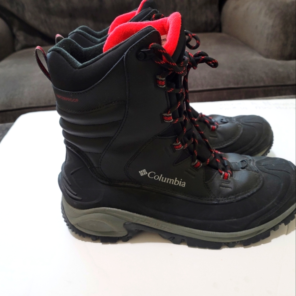 Mens Columbia winter boots.  Worn once. like new